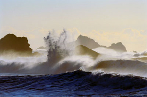 Waves at Mori Point, Pacifica. Photo © Alan Grinberg